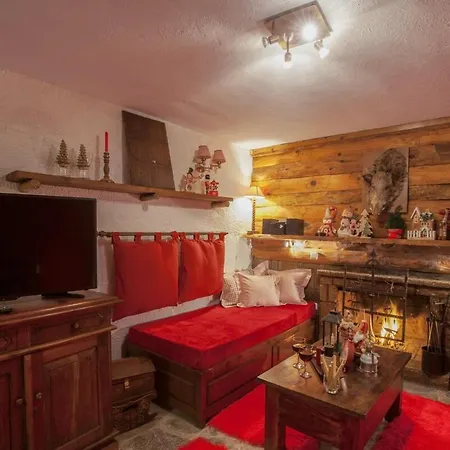 Dandy Agoriani-chalet Orelia-fireplace シャレー Eptálofos